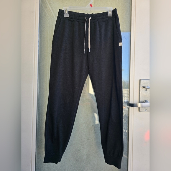 Vuori Charcoal Joggers with Logo Patch - Picture 5 of 10